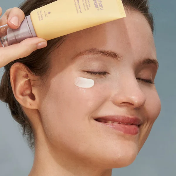Crema solară Black Rice Moisture Airfit cu SPF50+ PA++++, HaruHaru WONDER, 50ml - Imagine 3